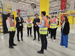 Jesi – Acquaroli in visita al centro Amazon che sarà operativo dal mese di luglio